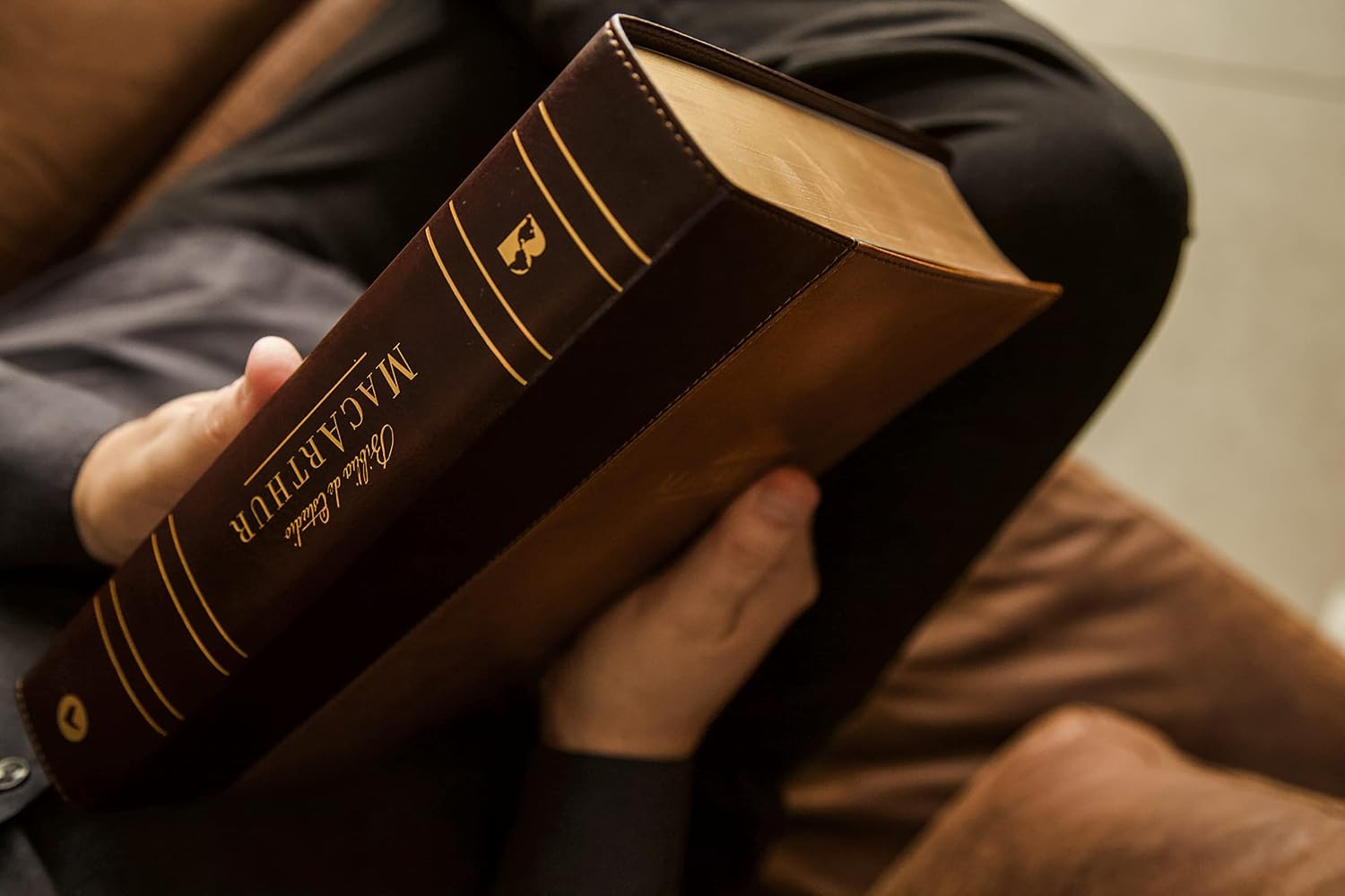 Biblia De Estudio MacArthur - NBLA - Café - Image 2